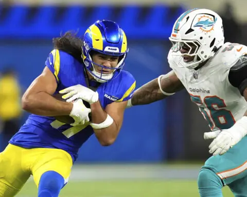 Tyreek Hill makes key TD catch, and the Dolphins hold off the Rams 23-15 to snap their 3-game skid