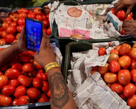 India's October retail inflation accelerates to 6.21%