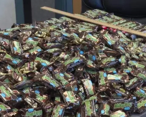 'A mountain of Milky Ways': Elementary students learn fun math lesson with principal's favorite candy