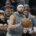 Klay Thompson returns to cheers from some 400 Warriors employees