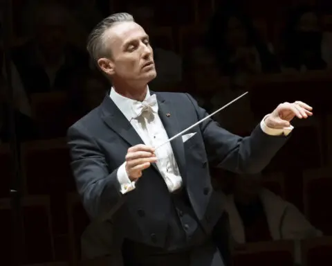 Alexander Shelley to become Pacific Symphony Orchestra music director for 2026-27 season