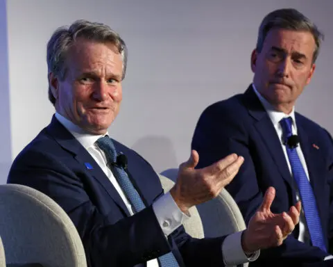 US Bank CEOs express confidence in deals, consumer finances