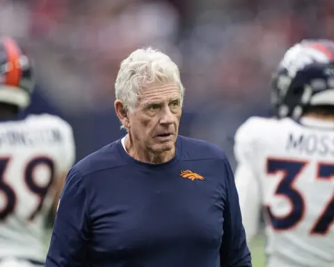 Broncos assistant head coach Mike Westhoff steps down because of vision problems