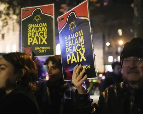 Protests erupt in Paris over pro-Israel gala organized by far-right figures