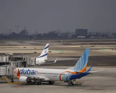 As airlines avoid Israel, UAE's FlyDubai and Etihad keep up flights for both diplomacy and dollars