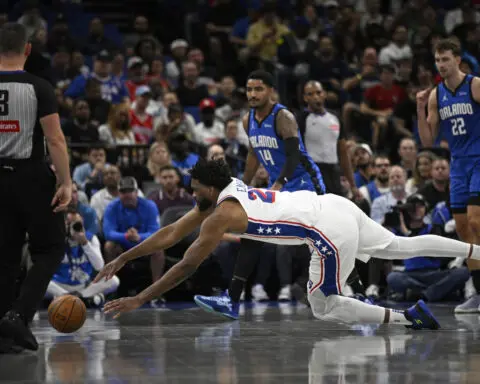 Embiid returns to full-time duty but 76ers fall to 2-10