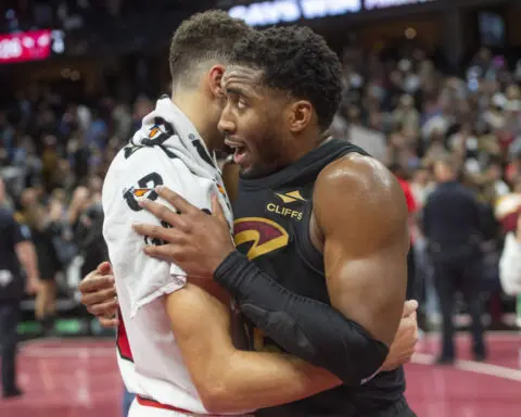 Jump around: Cavaliers improve to 14-0, celebrate by dancing with frog mascot