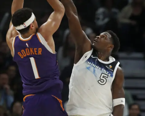 Randle hits 3 at the buzzer to lift Timberwolves over Booker, Suns with 120-117 win