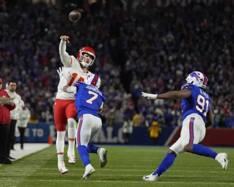 Josh Allen seals Bills' 30-21 win over Chiefs with TD run, ending bid for perfect season