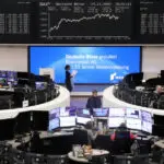 European shares struggle ahead of speeches from ECB policymakers