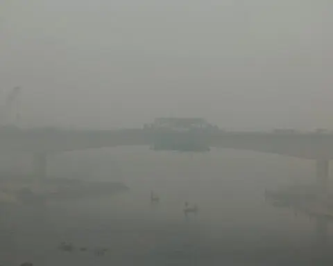 India's north shrouded in smog as Delhi pollution hits season high