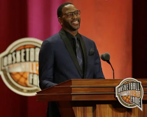 Ex-NBA stars Carter, McGrady part of group seeking to buy stake in Buffalo Bills, AP source says