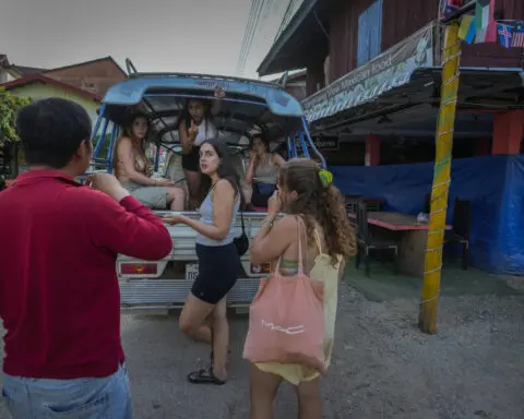 Alcohol poisoning in Laos leaves 2 tourists hospitalized