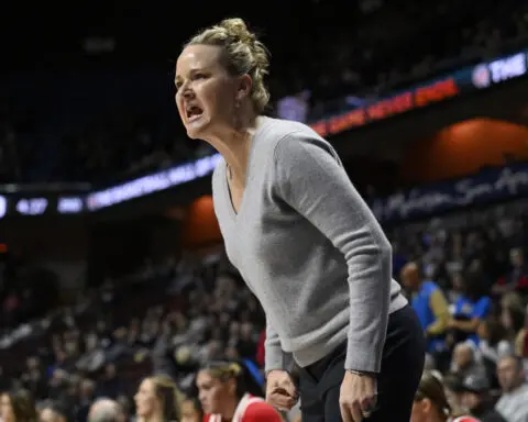 Los Angeles Sparks hire University of Utah coach Lynne Roberts to fill vacant head coach position