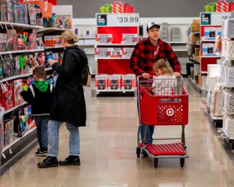 Target shares slide 21% as retailer expects stagnant holiday quarter sales