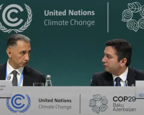 Deadline looms for negotiators seeking a deal for cash to curb global warming