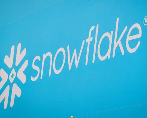 Snowflake lifts product revenue forecast, enters AI deal with Anthropic