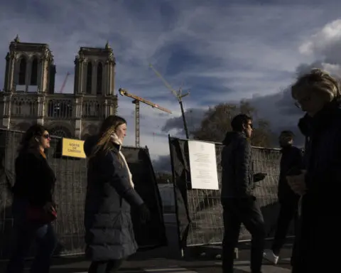 Virgin Mary statue, a symbol of resilience, returns to Notre Dame Cathedral 5 years after fire
