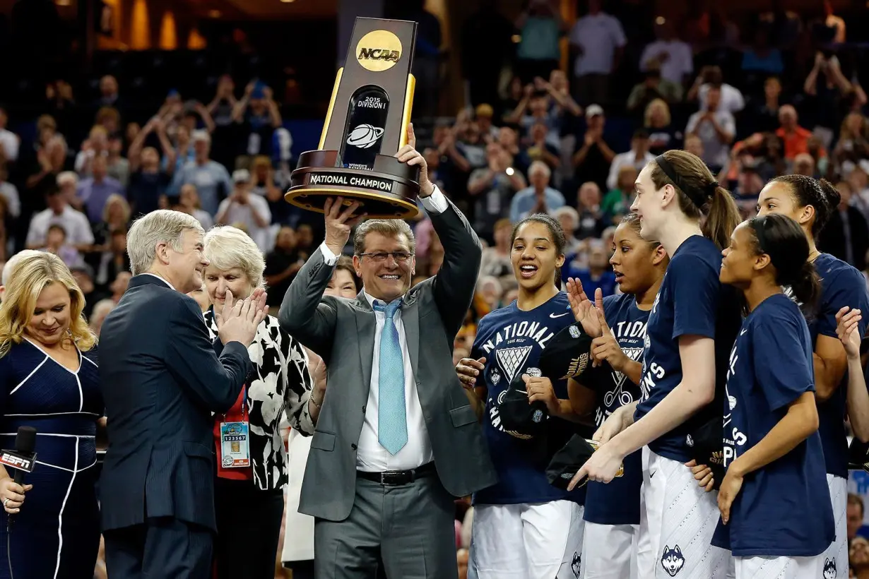 UConn's Geno Auriemma sets all-time college basketball wins record