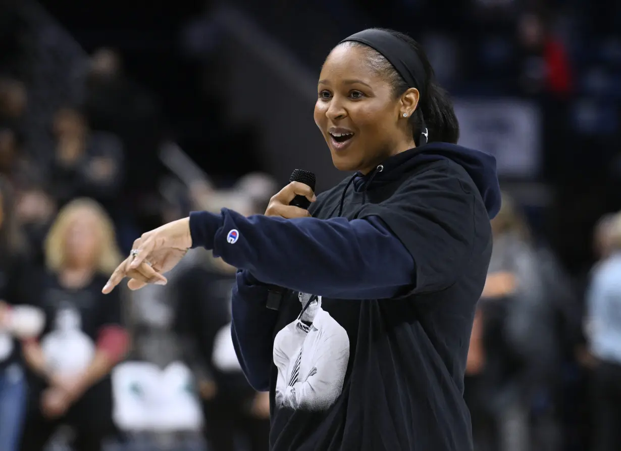 UConn Auriemma Wins Record Basketball