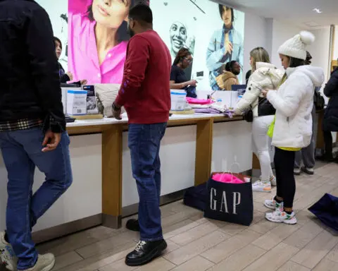 Gap raises annual sales target betting on steady holiday demand