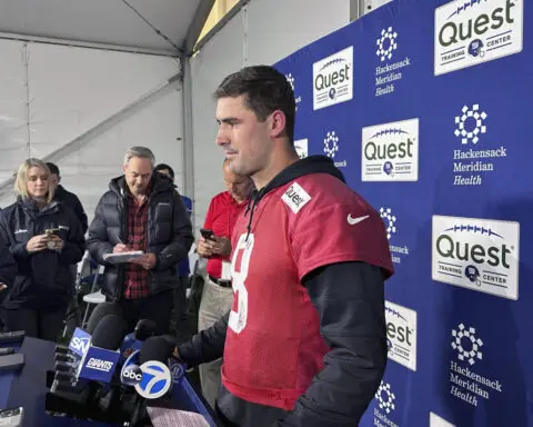 QB Daniel Jones disagrees with the Giants' decision to bench him and says he wants to play