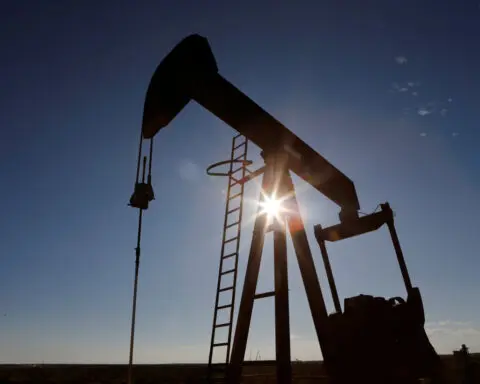 Oil rises as intensifying Ukraine war increases supply risk