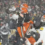 Nick Chubb plows through heavy snow for 2-yard TD, giving Browns 24-19 win over Steelers