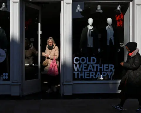 UK retail sales plunge in October