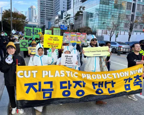 Green activists in S. Korea demand tough action on plastic waste at UN talks