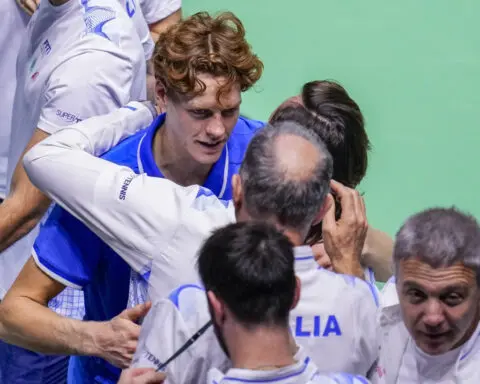 Jannik Sinner and Matteo Berrettini lift Italy past Australia and back to the Davis Cup final