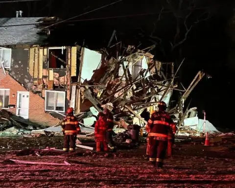 Explosion displaces 8 people, destroys 2 apartments