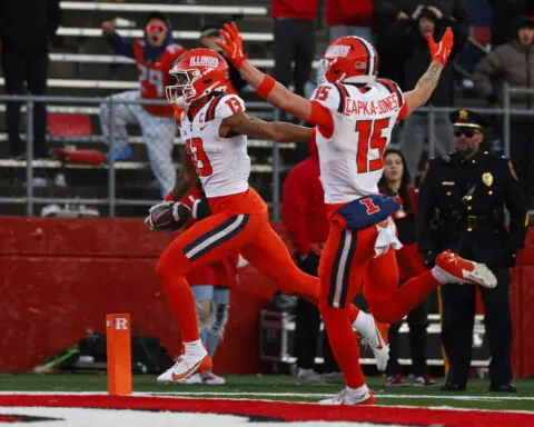 No. 24 Illinois stuns Rutgers on Bryant's 40-yard TD reception with 4 seconds left