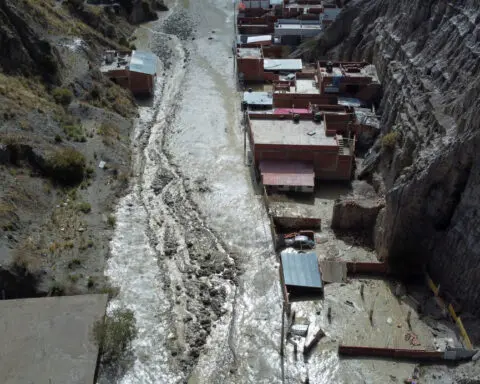 Bolivia's heavy rains cause river to flood homes near La Paz