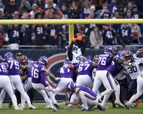 Sam Darnold leads game-winning drive in OT and Vikings beat Bears 30-27 after blowing late lead