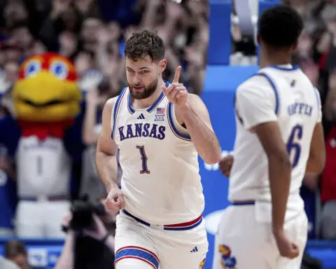 Kansas stays at No. 1 ahead of showdown vs. No. 11 Duke; Ole Miss, Mississippi St back in AP Top 25