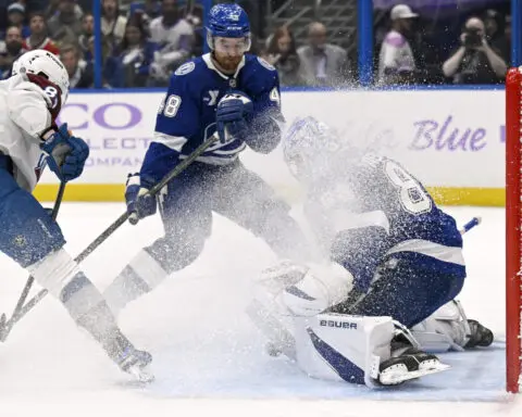 Hagel ties NHL record with 4 assists in 1st period, Lightning beat Avalanche 8-2