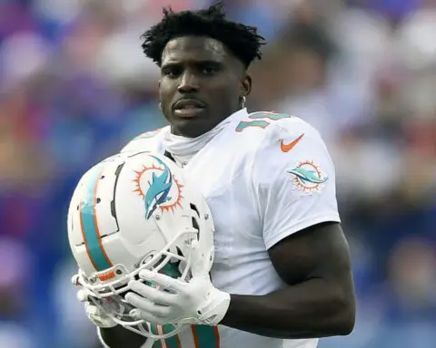 Traffic citations against Dolphins' Tyreek Hill dismissed after officers no-show at hearing