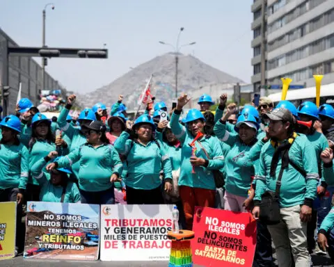 Peru Congress removes mining minister as small miners snarl roadways