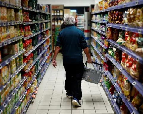 French consumer confidence falls unexpectedly in November