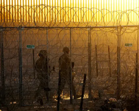 US cannot destroy Texas razor-wire migrant barrier, appeals court says