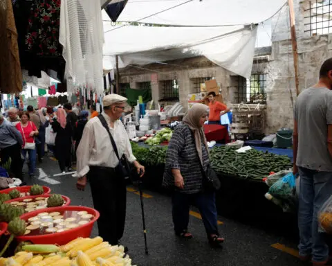 Turkish cenbank sees high food prices hitting November inflation