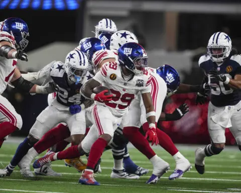 Overshown's flashy pick-6 boosts Cowboys in 27-20 Thanksgiving win over Giants