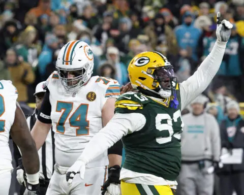 Love connects with Reed on 2 TDs as Packers use fast start to beat Dolphins 30-17