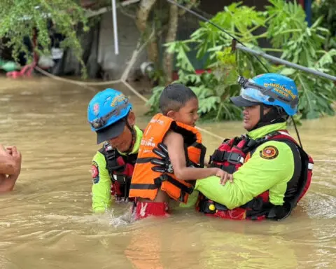 Death toll rises to 12 as Thailand and Malaysia face worst floods in decades