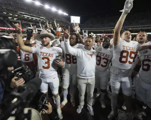 Wisner has career day as No. 3 Texas advances to SEC title game with 17-7 win over No. 20 Texas A&M