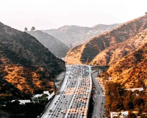 405 freeway southbound lanes reopened after 1 killed in multi-vehicle collision