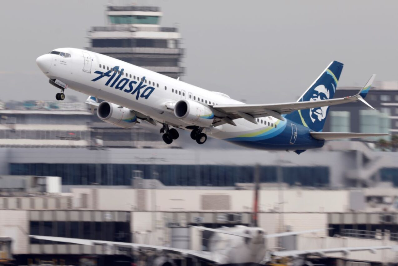 LA Post: French Bulldog Dies on Alaska Airlines Flight, Owner Sues