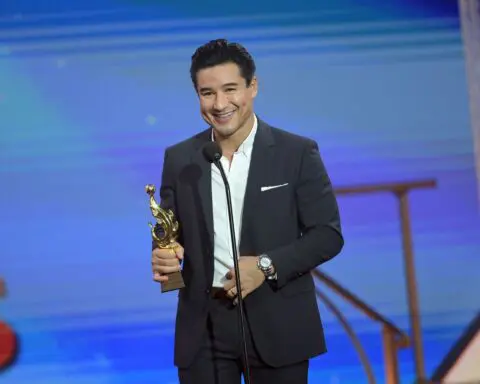 Hollywood Christmas Parade 2024: Mario Lopez to Get Humanitarian Award