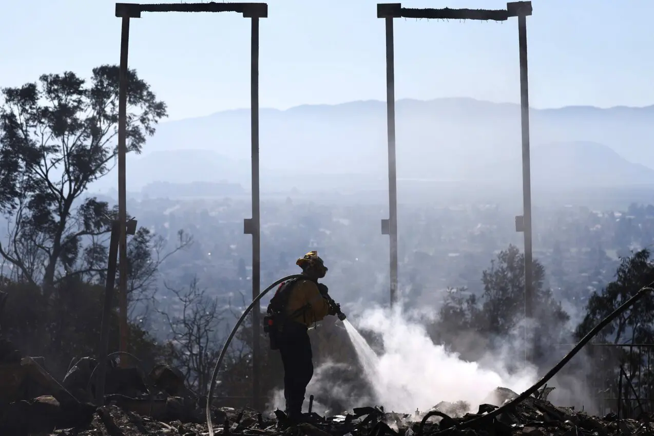 Mountain fire destroys over 100 homes in Ventura County